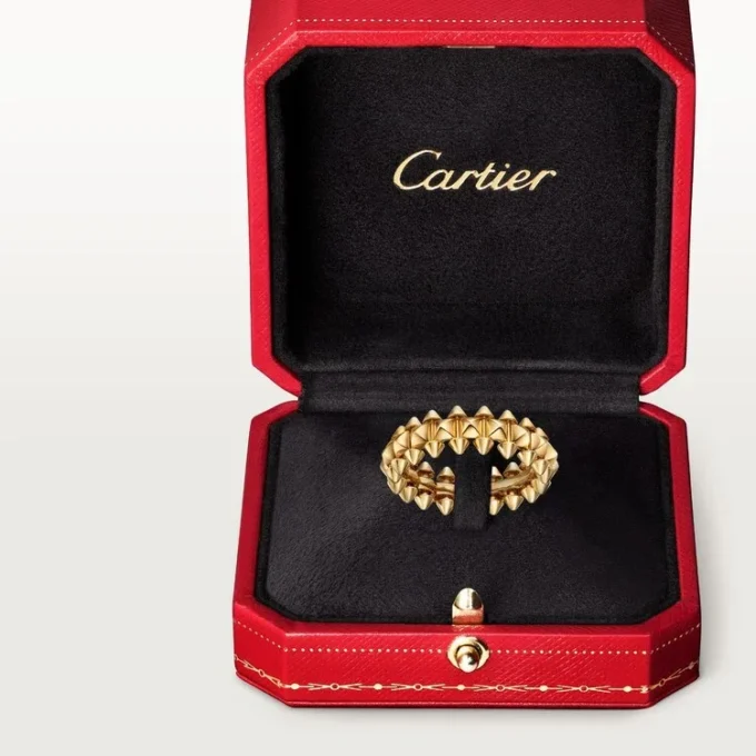 Bague Clash de Cartier, modèle moyen