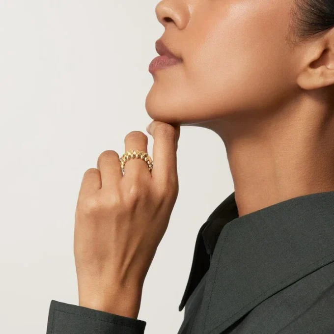Bague Clash de Cartier, modèle moyen