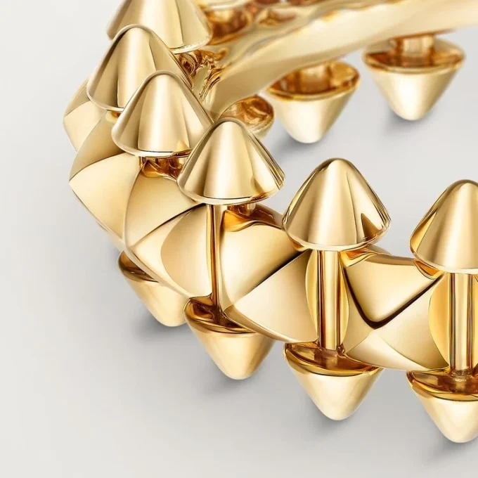 Bague Clash de Cartier, modèle moyen