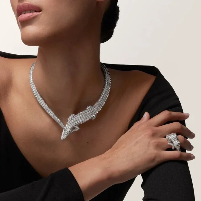 Bague Faune et Flore de Cartier, pavée