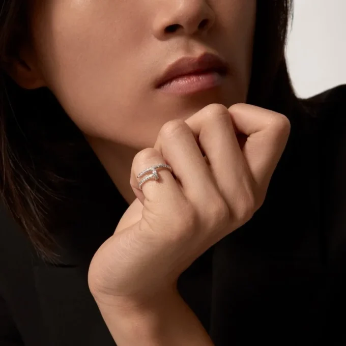 Bague Juste Un Clou – Or blanc, diamants – Cartier