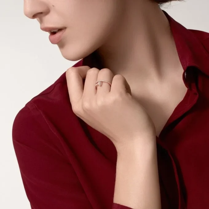 Bague Juste Un Clou – Or rose, diamants – Cartier
