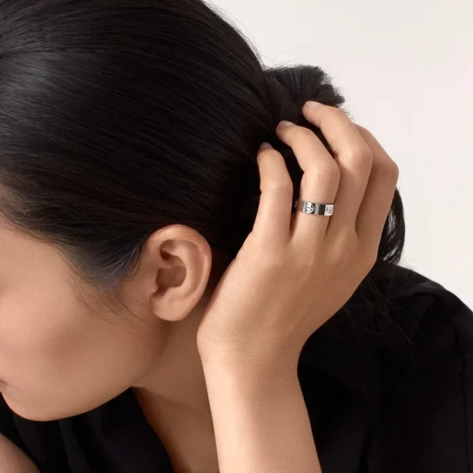 Bague Love, 3 diamants – Or blanc, diamants – Cartier Bague Love, 3 diamants – Or blanc, diamants – Cartier