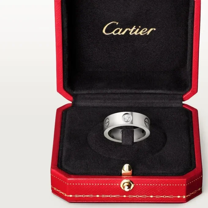 Bague Love, 3 diamants – Or blanc, diamants – Cartier Bague Love, 3 diamants – Or blanc, diamants – Cartier