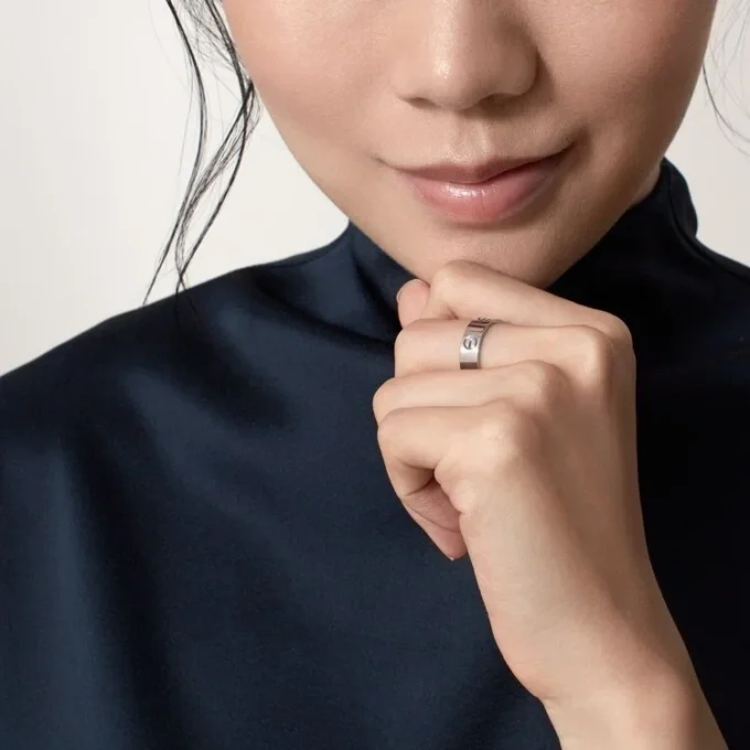 Bague Love – Or blanc, modèle classique | Cartier US