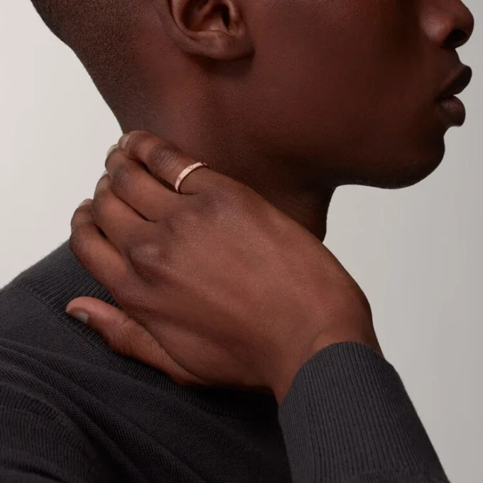Bague Love, petite taille – Or rose, diamants – Cartier