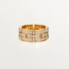 Bague Maillon Panthare, 3 demi-rangées pavées de diamants – Or rose, diamants – Cartier