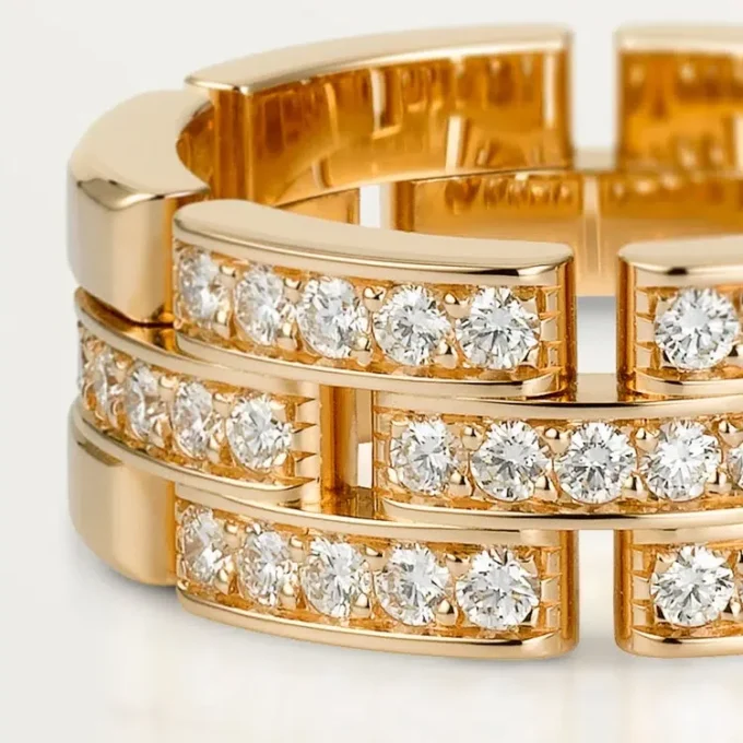 Bague Maillon Panthare, 3 demi-rangées pavées de diamants – Or rose, diamants – Cartier