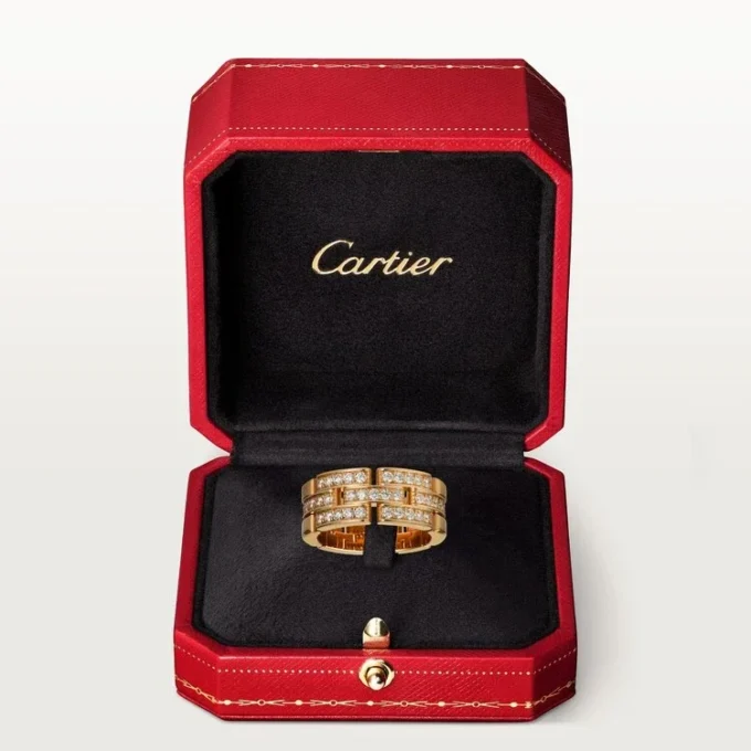 Bague Maillon Panthare, 3 demi-rangées pavées de diamants – Or rose, diamants – Cartier