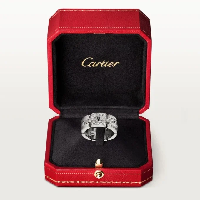 Bague Maillon Panthère, 3 demi-rangées pavées de diamants – Or blanc, diamants – Cartier