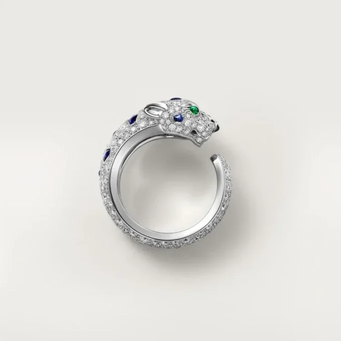 Bague Panthère de Cartier, modèle moyen, demi-sertie