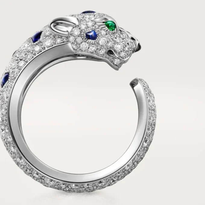 Bague Panthère de Cartier, modèle moyen, demi-sertie