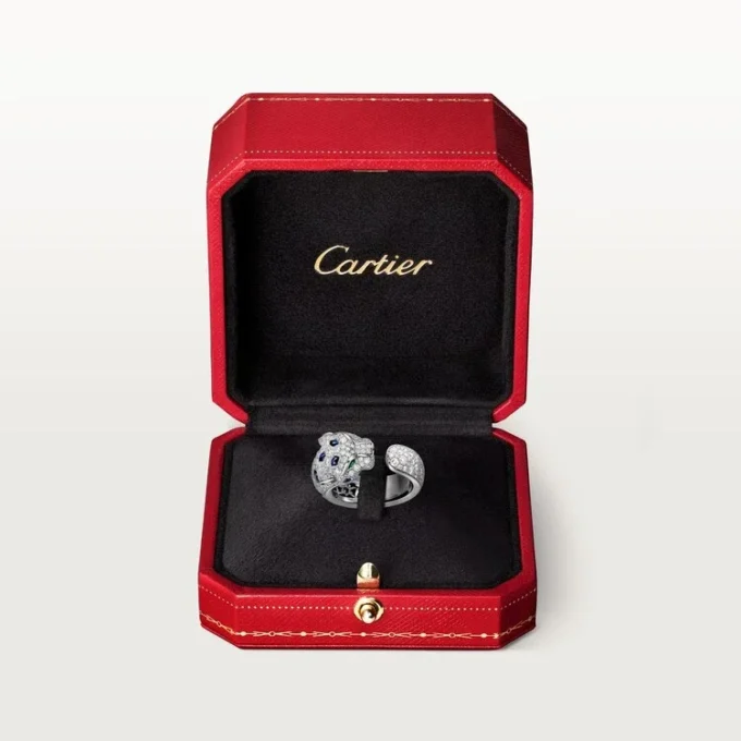 Bague Panthère de Cartier, modèle moyen, demi-sertie