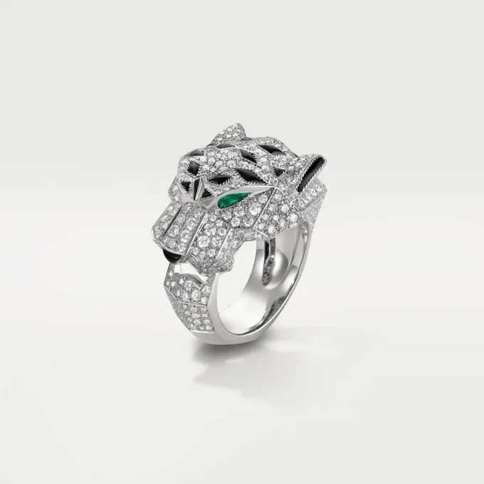 Bague Panthère de Cartier – Or blanc, diamants, émeraudes, onyx – Cartier