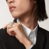 Bague Panthère de Cartier – Or blanc, diamants, émeraudes, onyx – Cartier