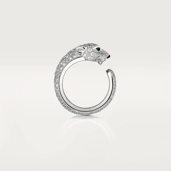 Bague Panthère de Cartier – Or blanc, diamants, émeraudes, onyx – Cartier