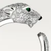 Bague Panthère de Cartier – Or blanc, diamants, émeraudes, onyx – Cartier