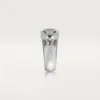 Bague Panthère de Cartier – Or blanc, grenats tsavorites, onyx – Cartier
