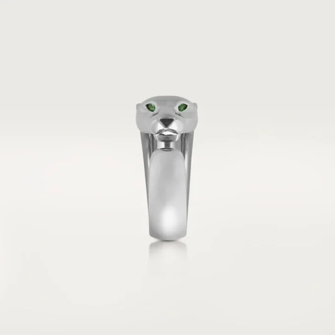 Bague Panthère de Cartier – Or blanc, grenats tsavorites, onyx – Cartier