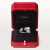 Bague Panthère de Cartier – Or blanc, grenats tsavorites, onyx – Cartier