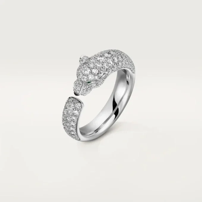 Bague Panthère de Cartier – Or blanc, émeraudes, onyx, diamants – Cartier