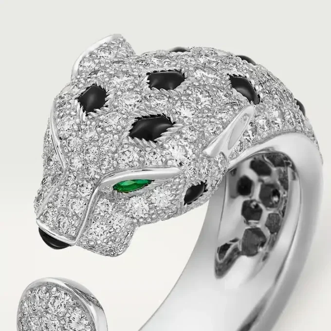 Bague Panthère de Cartier – Or blanc, émeraudes, onyx, diamants – Cartier