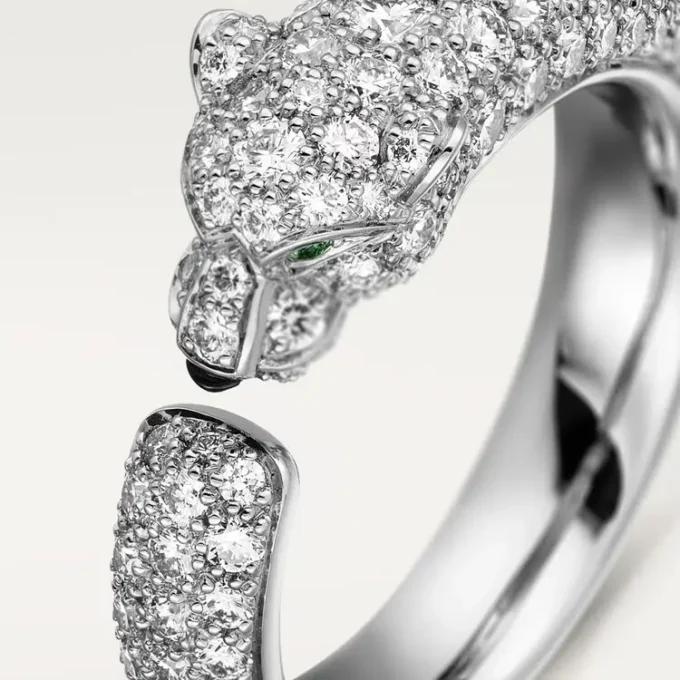 Bague Panthère de Cartier – Or blanc, émeraudes, onyx, diamants – Cartier