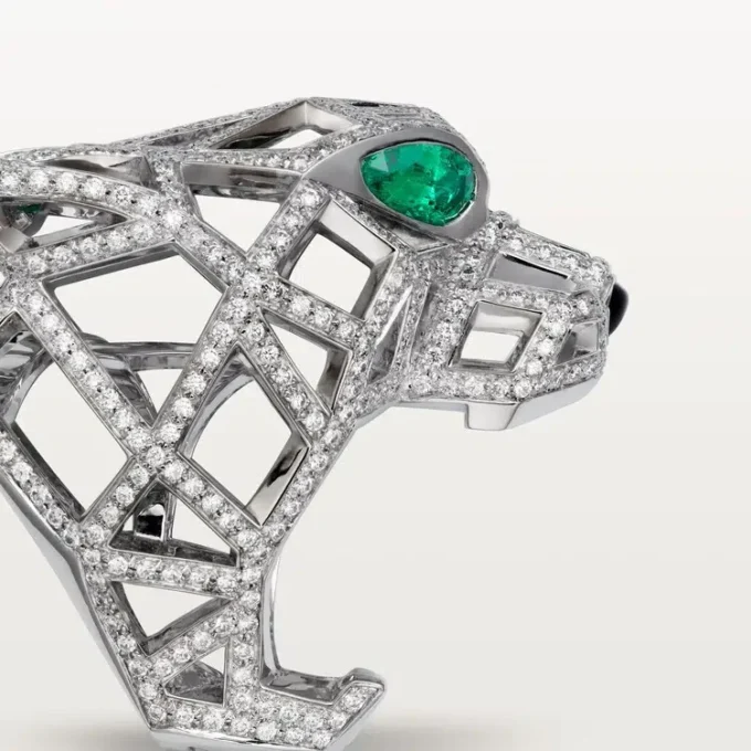 Bague Panthère de Cartier – Or blanc, émeraudes, onyx, diamants – Cartier