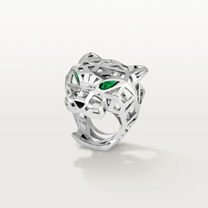 Bague Panthère de Cartier – Or blanc non rhodié, grenats tsavorites, onyx – Cartier