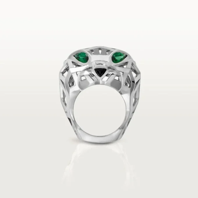 Bague Panthère de Cartier – Or blanc non rhodié, grenats tsavorites, onyx – Cartier