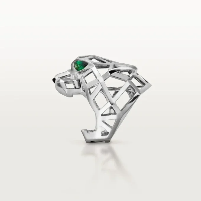 Bague Panthère de Cartier – Or blanc non rhodié, grenats tsavorites, onyx – Cartier