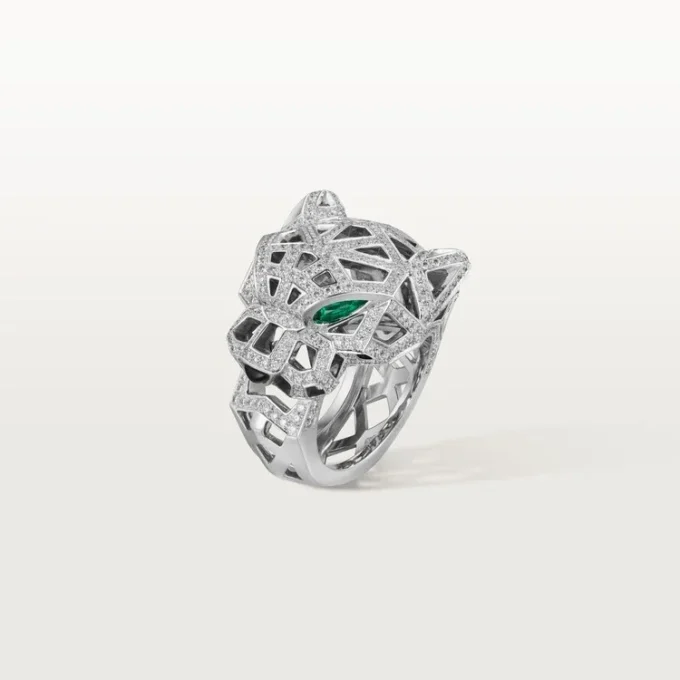 Bague Panthère de Cartier – Or blanc, onyx, émeraudes, diamants – Cartier