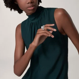 Bague Panthère de Cartier – Or blanc, onyx, émeraudes, diamants – Cartier