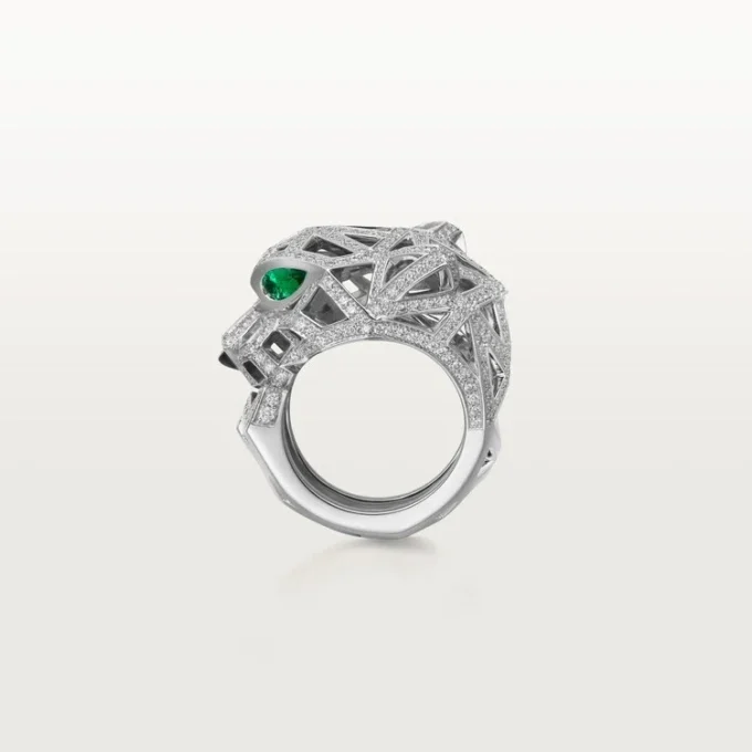 Bague Panthère de Cartier – Or blanc, onyx, émeraudes, diamants – Cartier