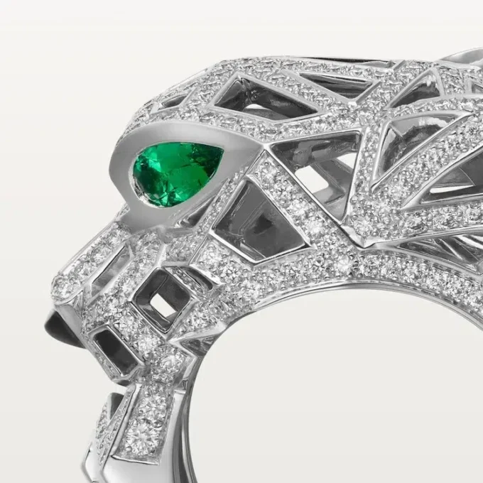 Bague Panthère de Cartier – Or blanc, onyx, émeraudes, diamants – Cartier
