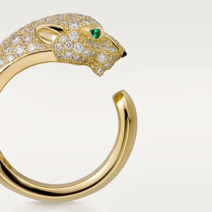 Bague Panthère de Cartier – Or jaune, diamants, émeraudes, onyx – Cartier