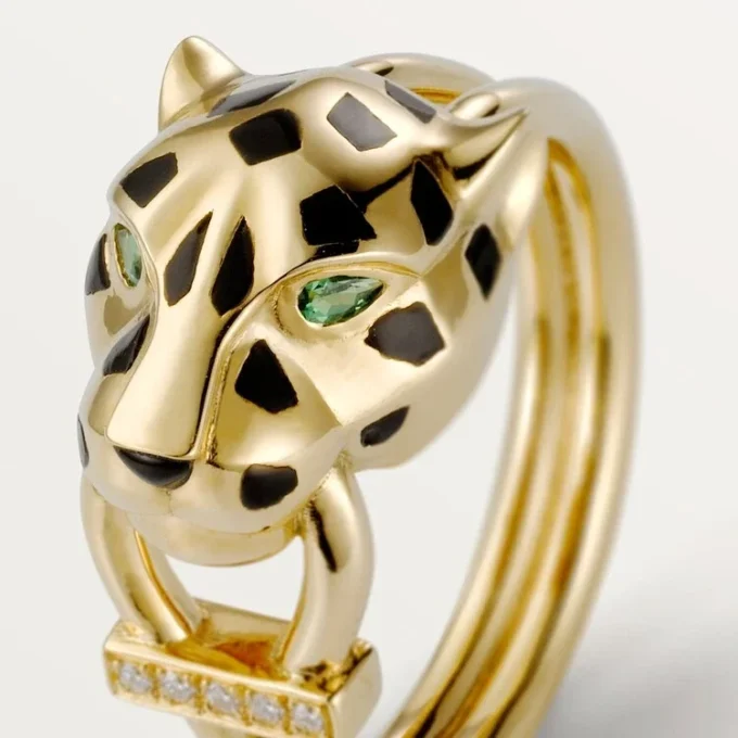 Bague Panthère de Cartier – Or jaune, laque, diamants, grenat tsavorite – Cartier