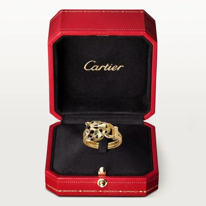 Bague Panthère de Cartier – Or jaune, laque, diamants, grenat tsavorite – Cartier