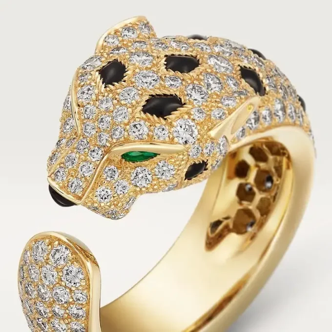 Bague Panthère de Cartier – Or jaune, émeraudes, onyx, diamants – Cartier