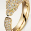 Bague Panthère de Cartier – Or jaune, émeraudes, onyx, diamants – Cartier