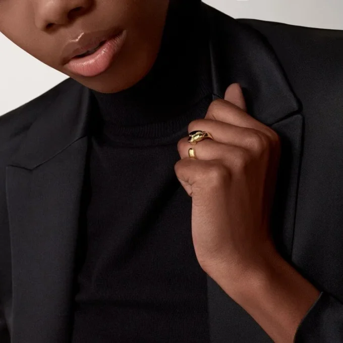 Bague Panthère de Cartier – Or jaune, onyx, grenat tsavorite – Cartier
