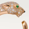 Bague Panthère de Cartier – Or rose, diamants, émeraudes, onyx – Cartier