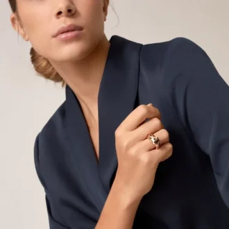 Bague Panthère de Cartier – Or rose, grenats tsavorites, onyx – Cartier