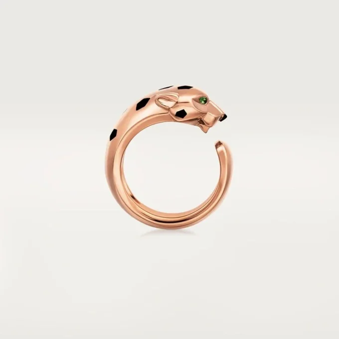 Bague Panthère de Cartier – Or rose, grenats tsavorites, onyx – Cartier