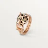 Bague Panthère de Cartier – Or rose, grenats tsavorites, onyx, laque noire, diamants – Cartier