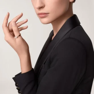 Bague Panthère de Cartier – Or rose, onyx, émeraudes, diamants – Cartier