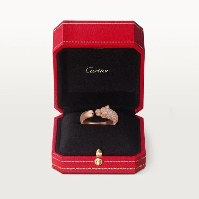 Bague Panthère de Cartier – Or rose, onyx, émeraudes, diamants – Cartier