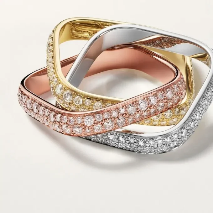Bague Trinity Cushion, modèle classique, pavée Bague Trinity Cushion, modèle classique, pavée