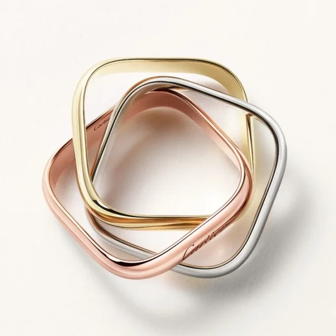 Bague Trinity, forme coussin, modèle classique Bague Trinity, forme coussin, modèle classique