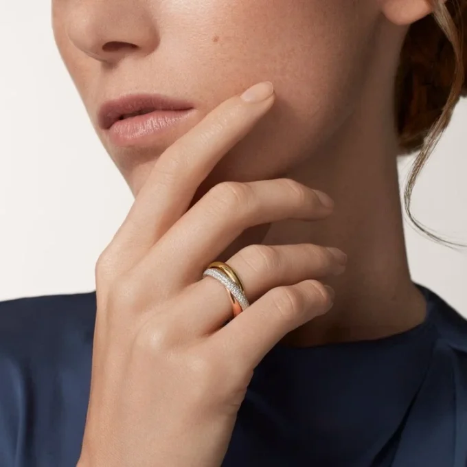 Bague Trinity, modèle classique, demi-sertie Bague Trinity, modèle classique, demi-sertie